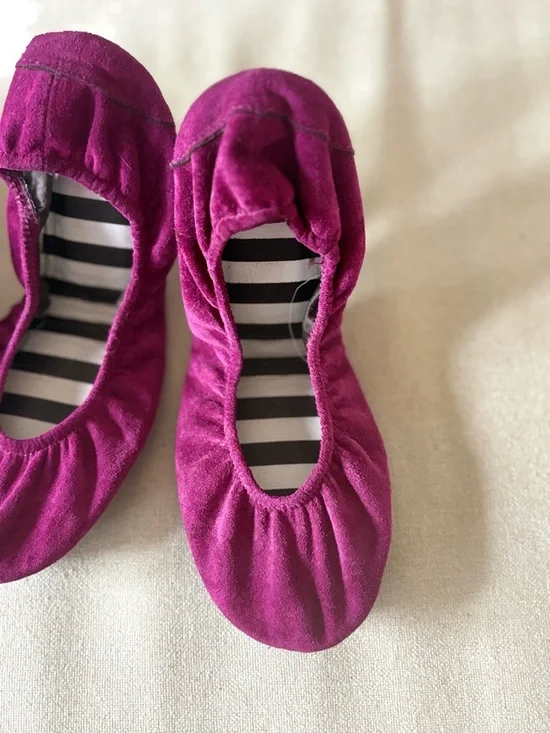 henri bendel Foldable Ballet Flats in Magenta with Black & White Striped Pouch - Picture 3 of 5